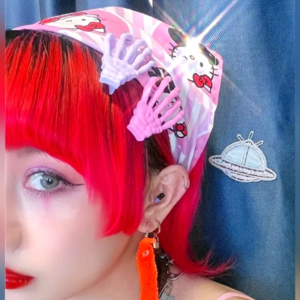 Skeleton Hands Hair Accessory - Picture 3 of 6